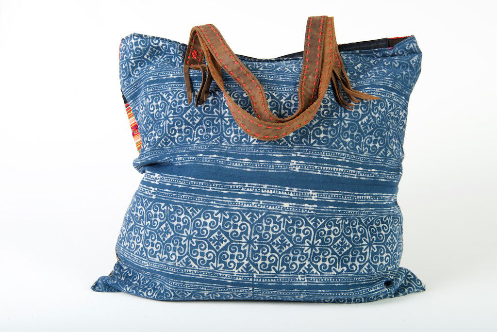 Young Rebel - Large Vintage Boho Shoulder Bag Hmong Red and Black Patterned Fabric