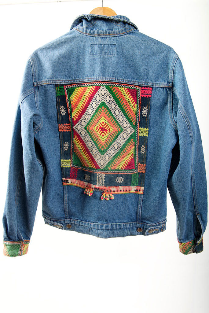 A.N.G.E.L.O. Vintage Cult 1990s embroidered-landscape Denim Jacket